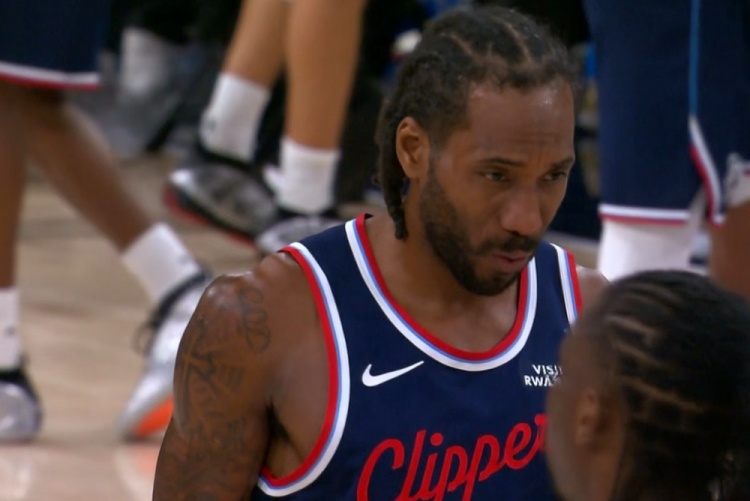 v站体育-动作有点大！赫夫防守击中伦纳德面部 被吹一级恶意犯规